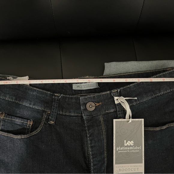 Women’s Lee Blue Relaxed Jeans with Wide Rolled Cuffs - Picture 7 of 10